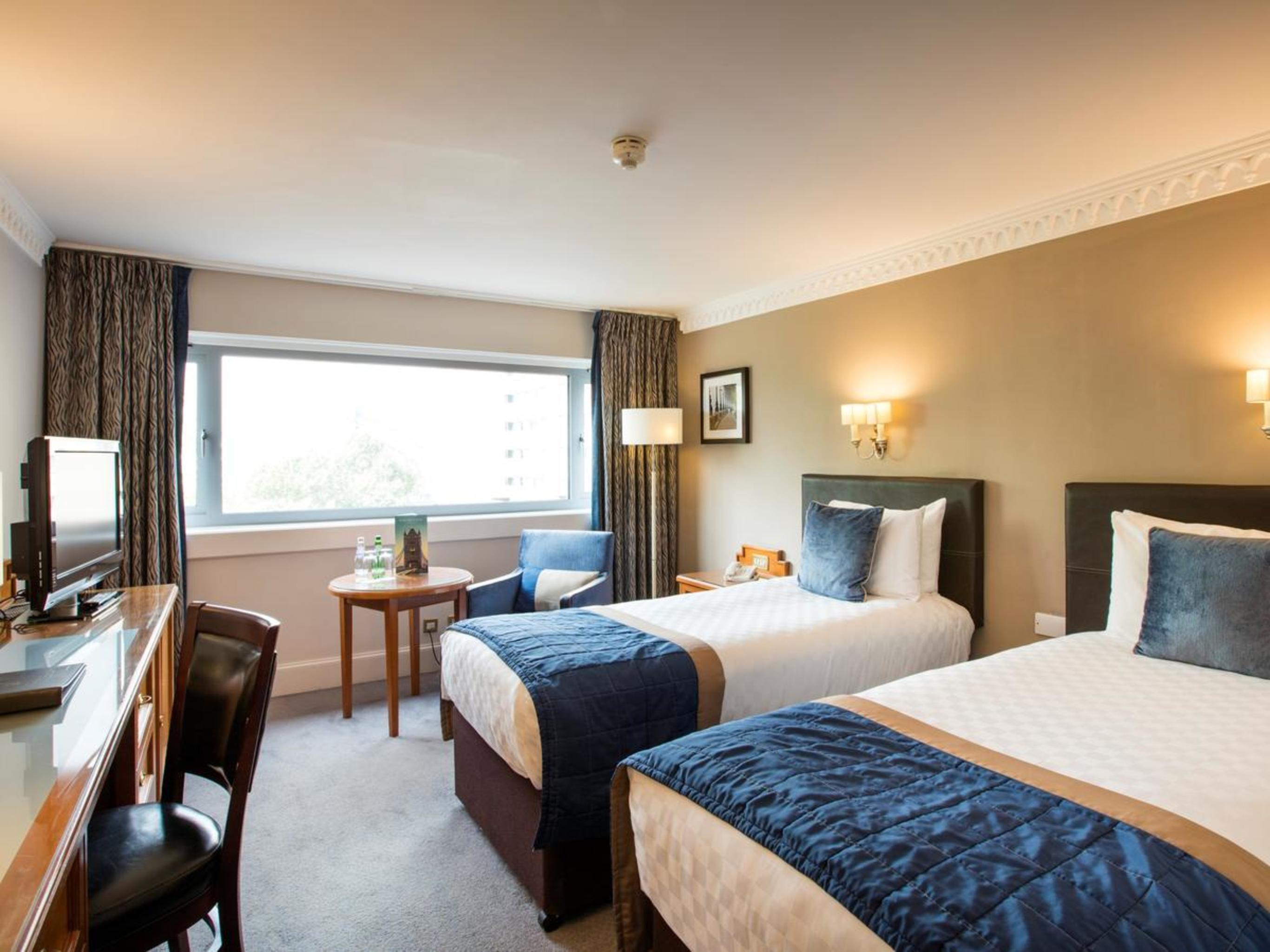 The Tower Hotel, By Thistle Londres Exterior foto A room at the hotel