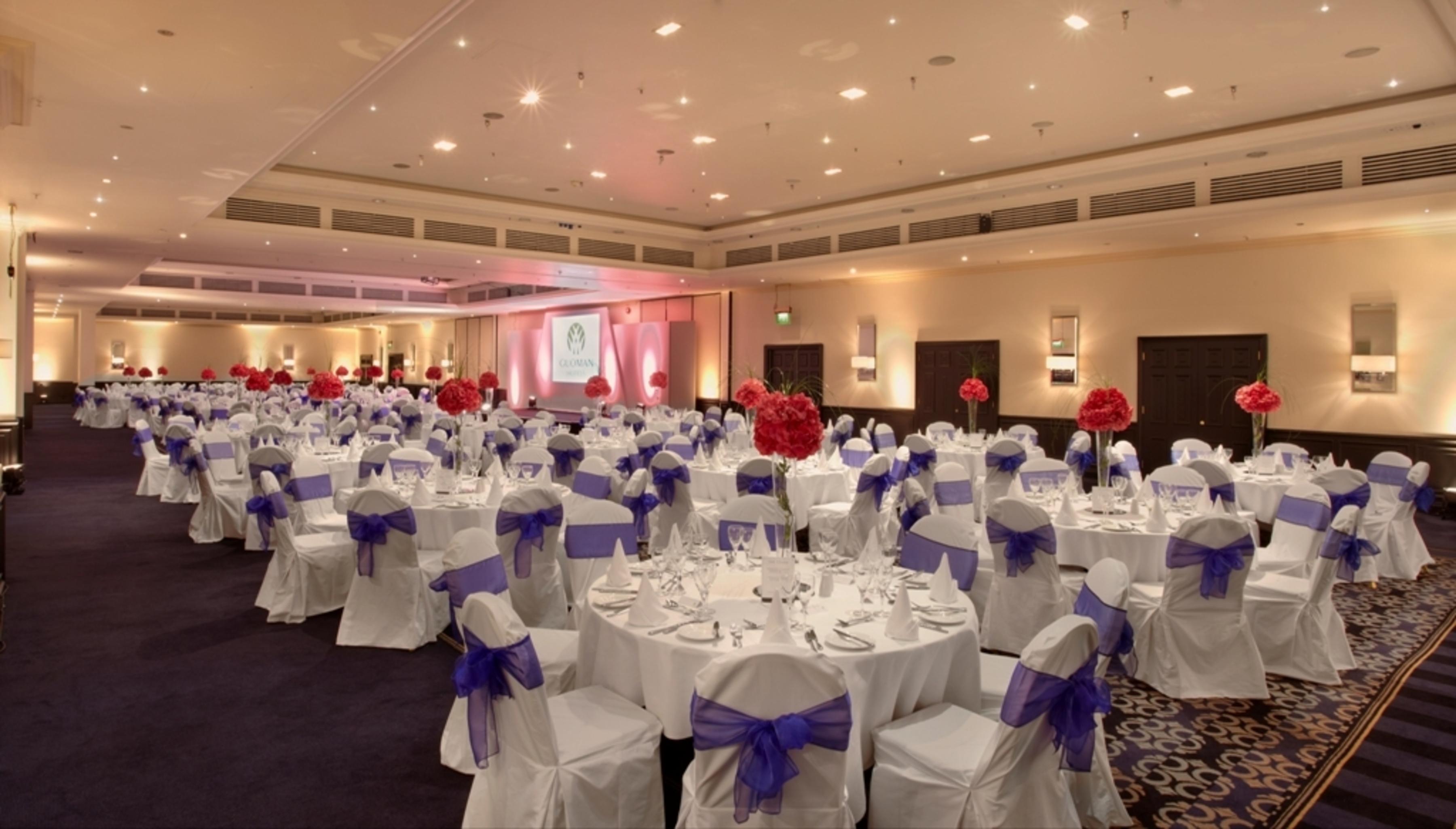 The Tower Hotel, By Thistle Londres Exterior foto Wedding reception at the Crowne Plaza Hotel in Dublin