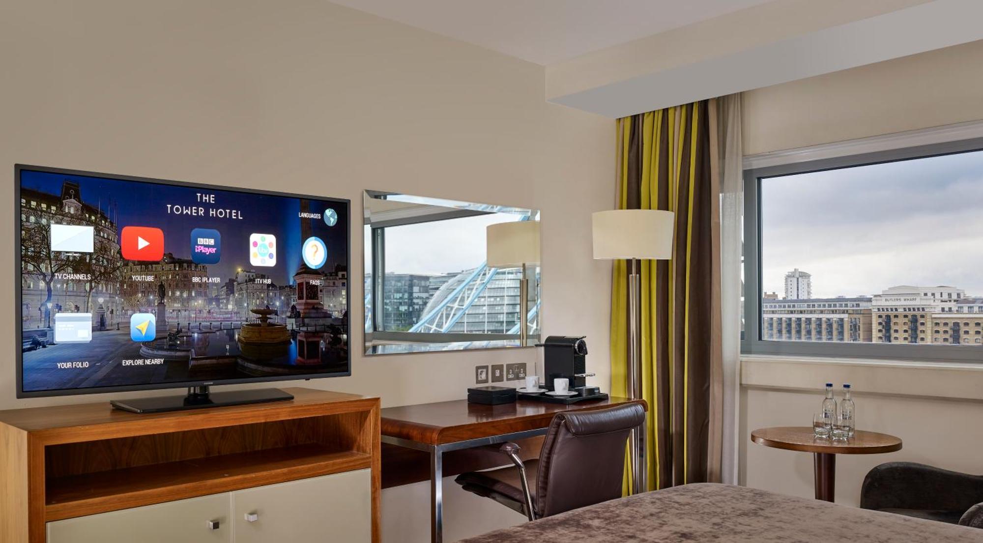 The Tower Hotel, By Thistle Londres Exterior foto The BBC iPlayer app displayed on a hotel room television
