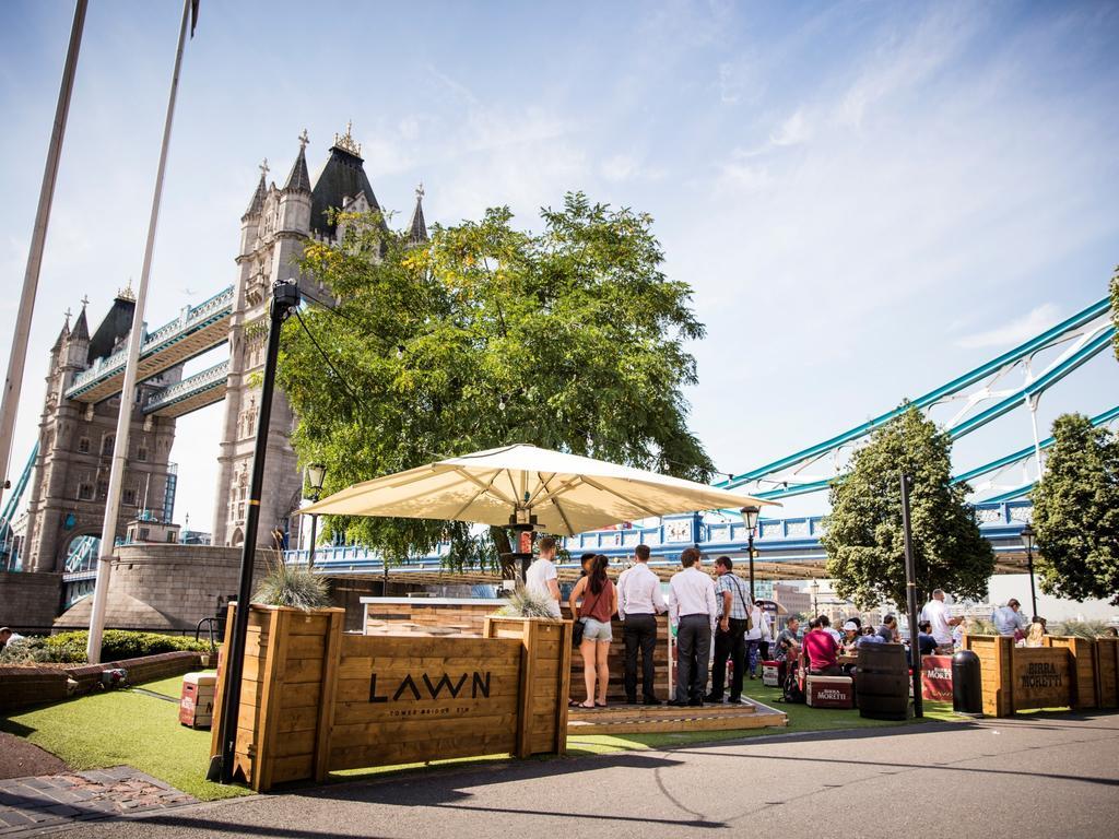 The Tower Hotel, By Thistle Londres Exterior foto Lawn at Tower Bridge