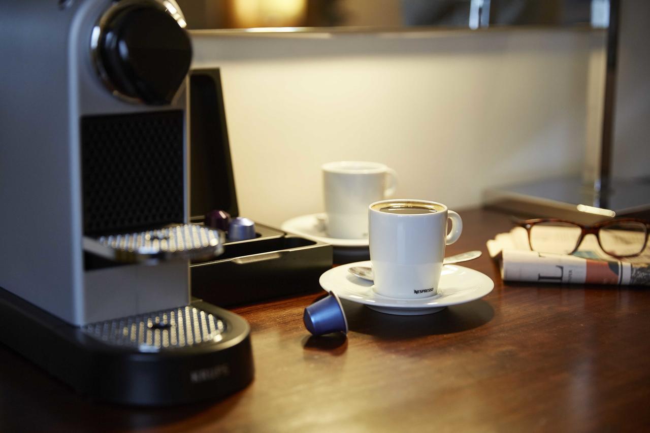 The Tower Hotel, By Thistle Londres Exterior foto A Nespresso coffee machine