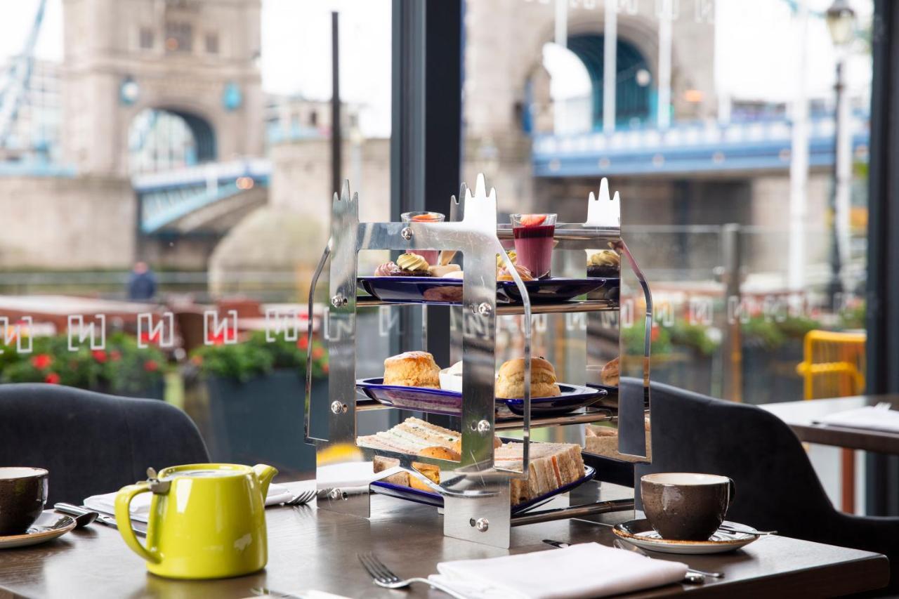 The Tower Hotel, By Thistle Londres Exterior foto Afternoon tea at the River Café
